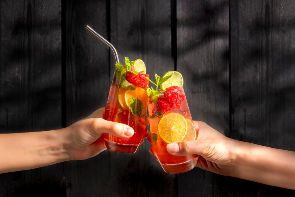 Zelf maken frambozen mojito mocktail